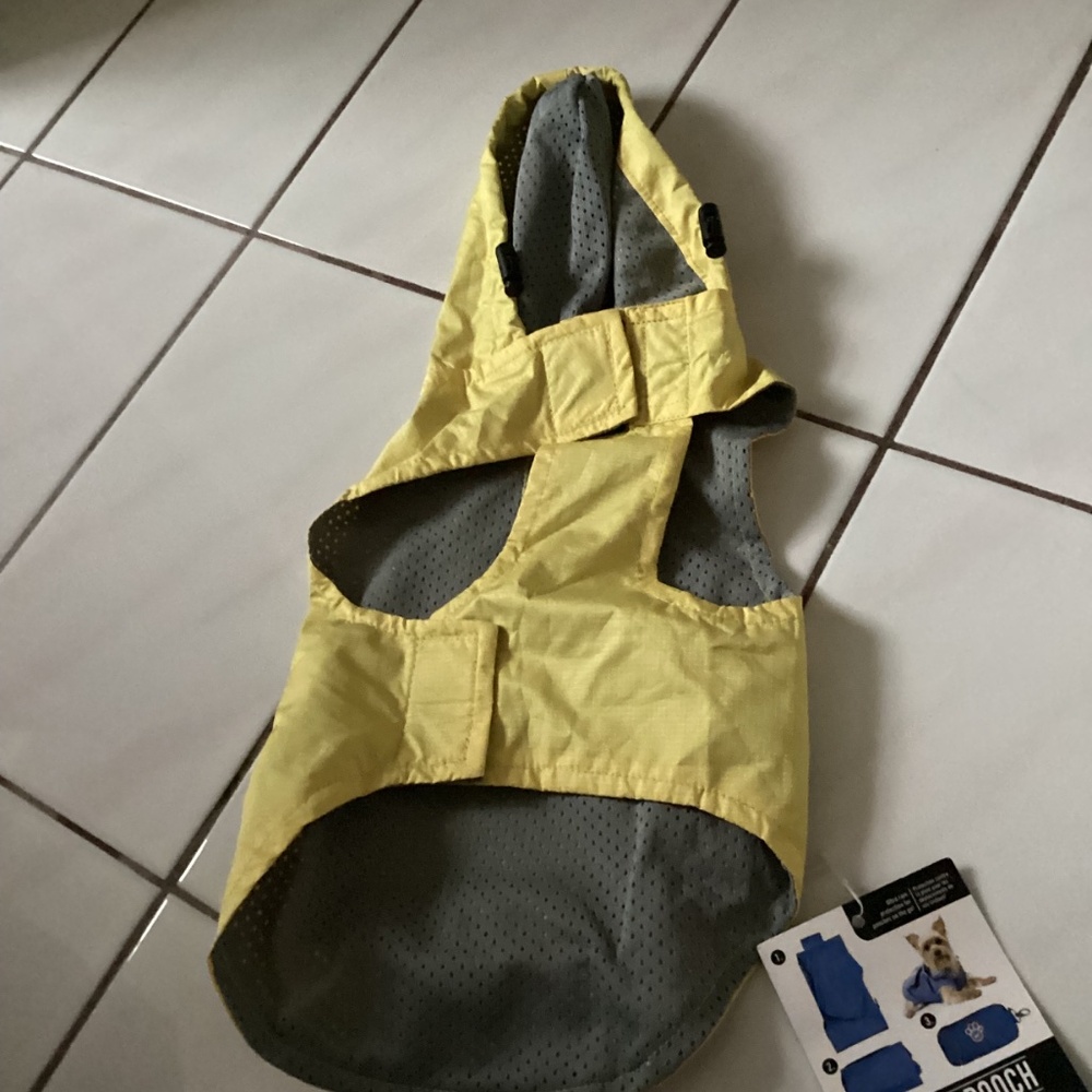 Canada Pooch Pacific Poncho - Picture 3 of 4
